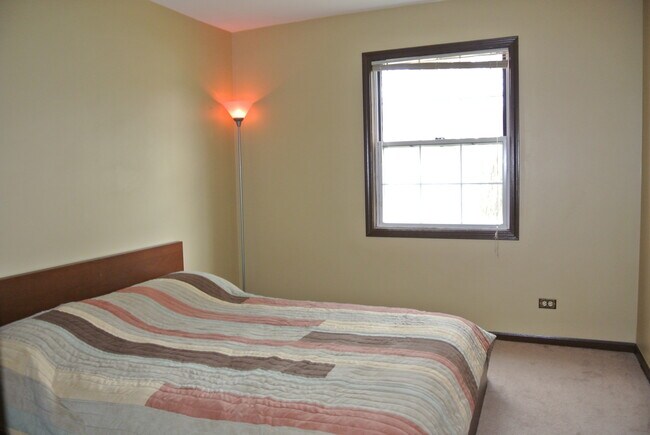 Building Photo - 2458 Charleston Dr