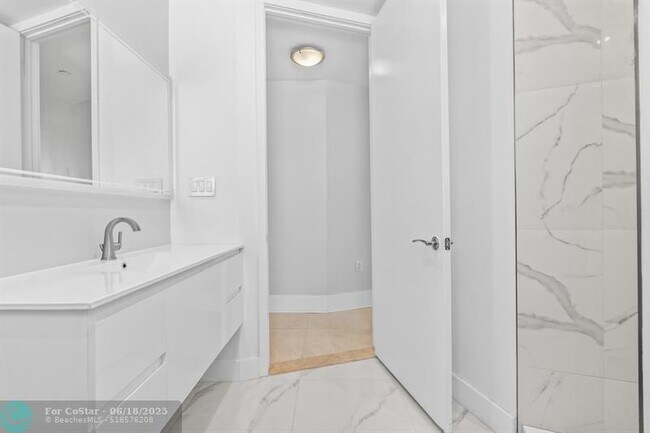 Building Photo - 2808 NE 30th St