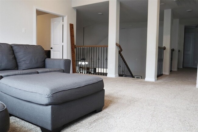 Building Photo - Room to S P R E A D out!