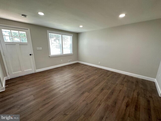 Building Photo - 1844 Trenleigh Rd