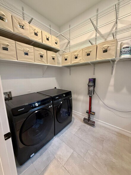 Building Photo - 10649 Thatcher Ave