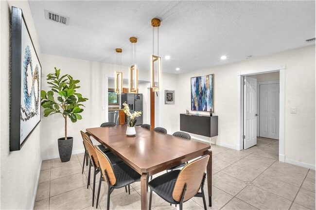 Building Photo - 4521 SW 34th Dr