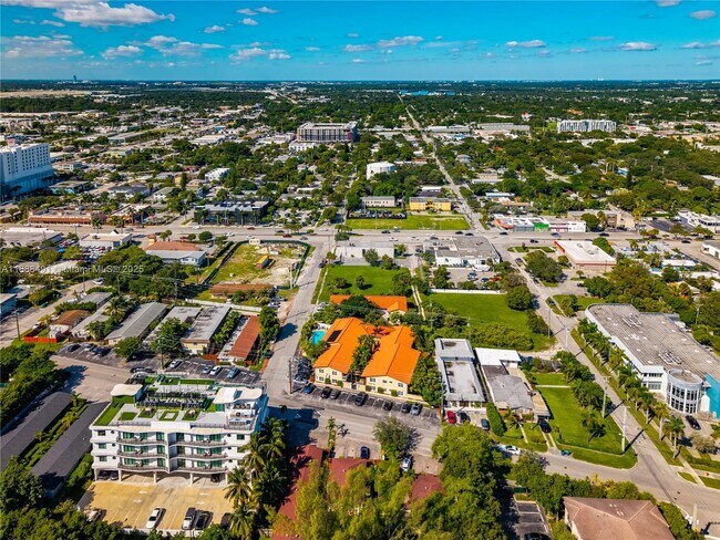 Building Photo - 2025 Miami Rd