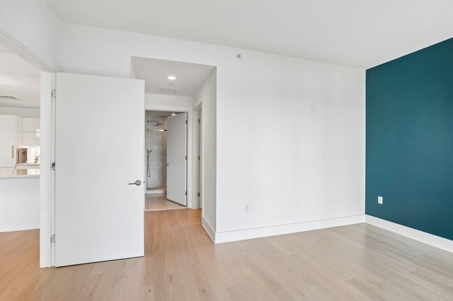 Building Photo - 9 Ave at Port Imperial