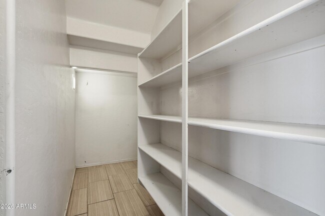 Building Photo - 1537 E Bowman Dr