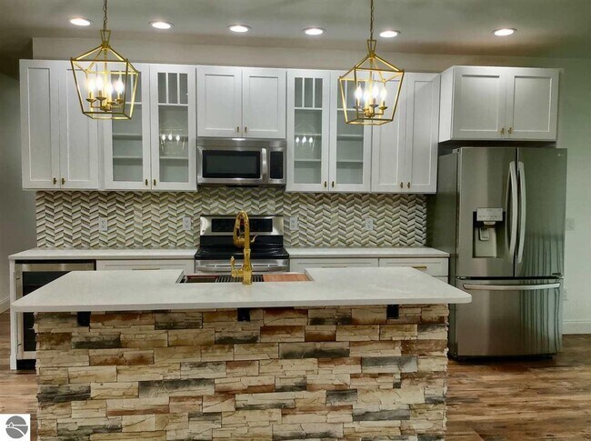 Building Photo - Step Into Luxury and Style – Impeccably Re...