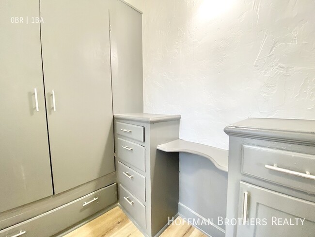 Building Photo - 456 S Catalina St