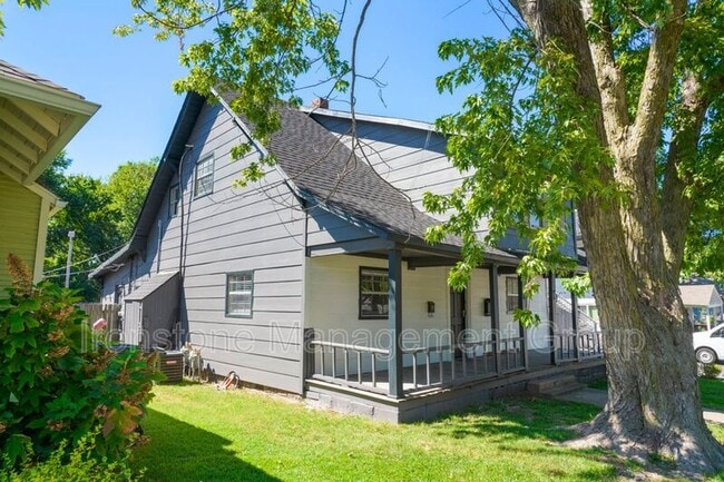 Building Photo - 2622 E 8th St