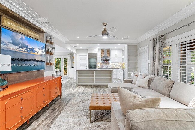 Building Photo - 700 Vilabella Ave