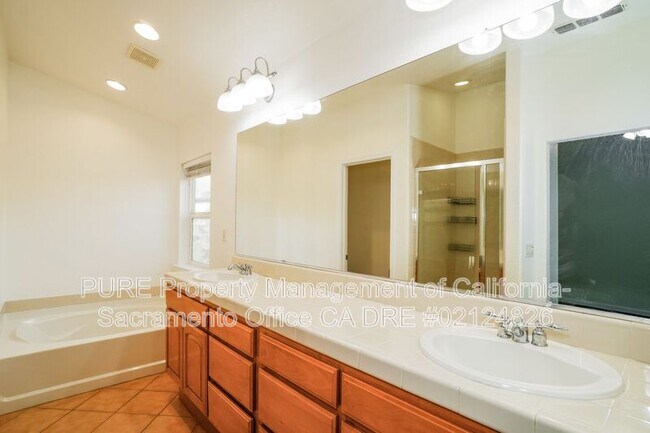 Building Photo - 2011 Misty Meadow Dr