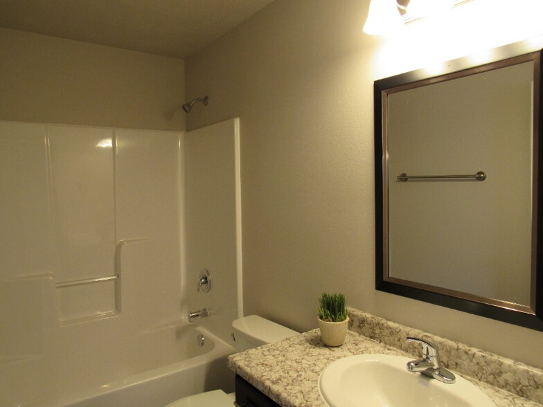 Building Photo - 325 Jerry Pl