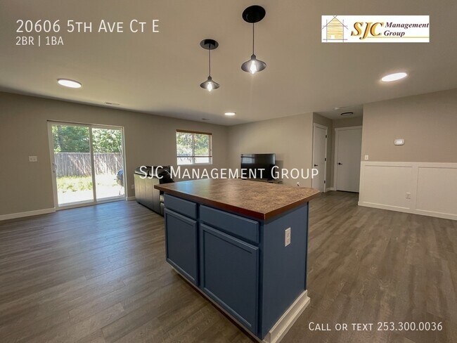 Building Photo - 20606 5th Ave Ct E