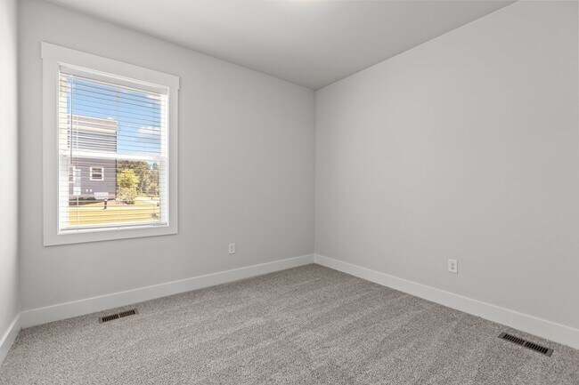 Building Photo - Beautiful 2 Bedroom/2 Bath in Chatham Park with garage!