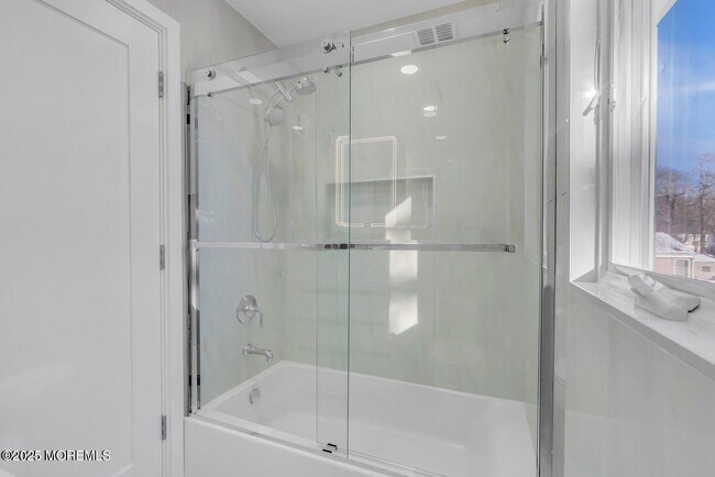 Building Photo - 1 Robin Dr