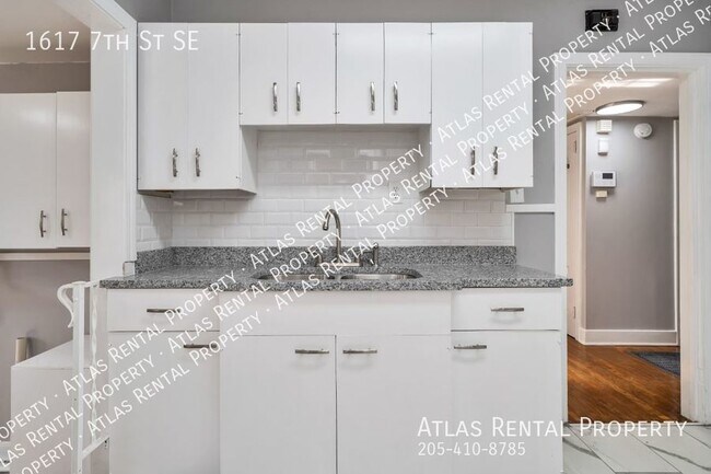 Building Photo - 1617 7th St SE