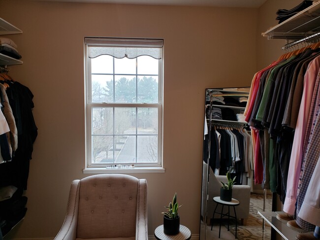 Building Photo - 1059 Bluffway Dr