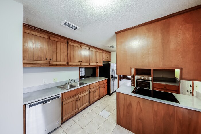 Building Photo - 3722 Woodhill Rd