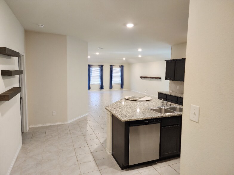 Building Photo - 1220 Meadow Creek Dr