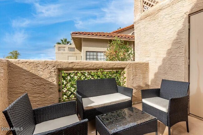 Building Photo - 930 N Mesa Dr