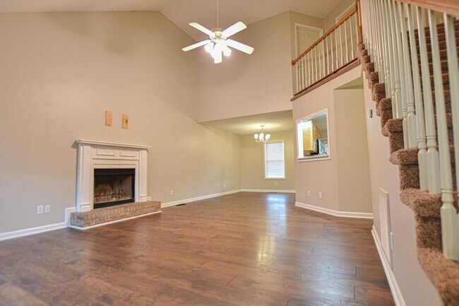 Building Photo - Pet Friendly Three Bedroom with Bonus!