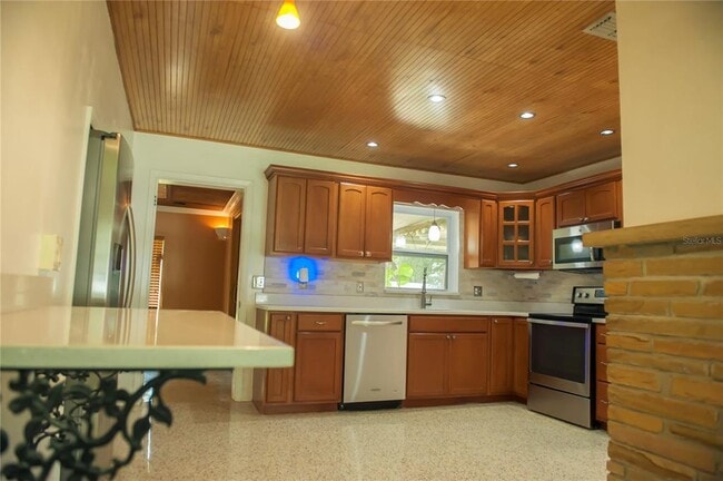 Building Photo - 904 Brookside Dr