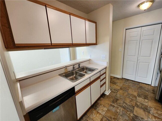 Building Photo - 264 Waterdown Dr