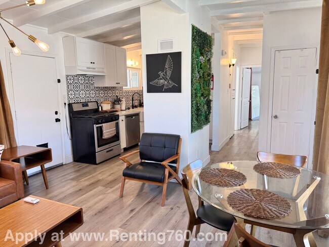 Building Photo - Cozy & Furnished 2 Bed 1 bath Home!