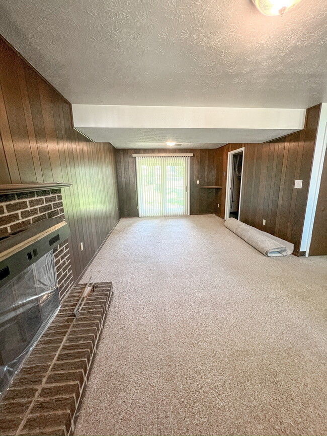 Building Photo - 136 Old Gate Rd