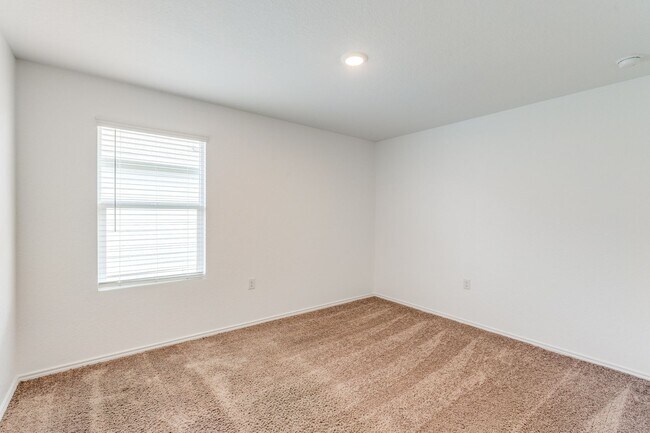 Building Photo - 4-BEDROOM HOME IN MISSION DEL LAGO