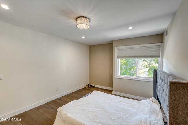 Building Photo - 4833 Dunman Ave