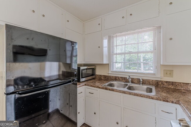 Building Photo - 828 Sheppard Way