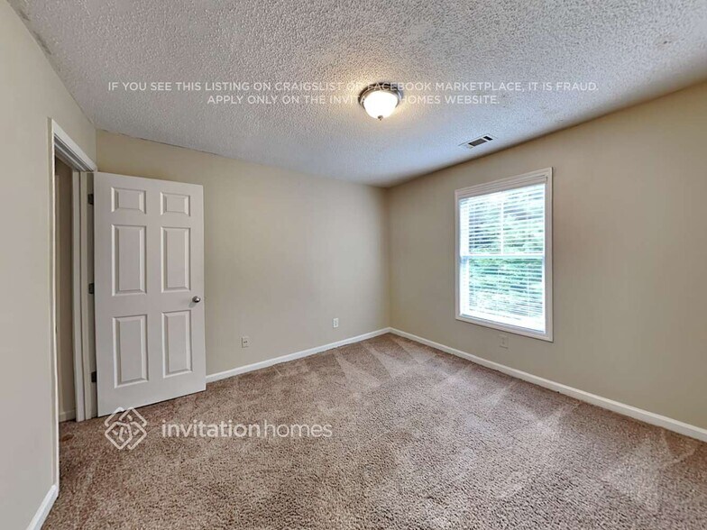 Building Photo - 3816 Pine Village Pl