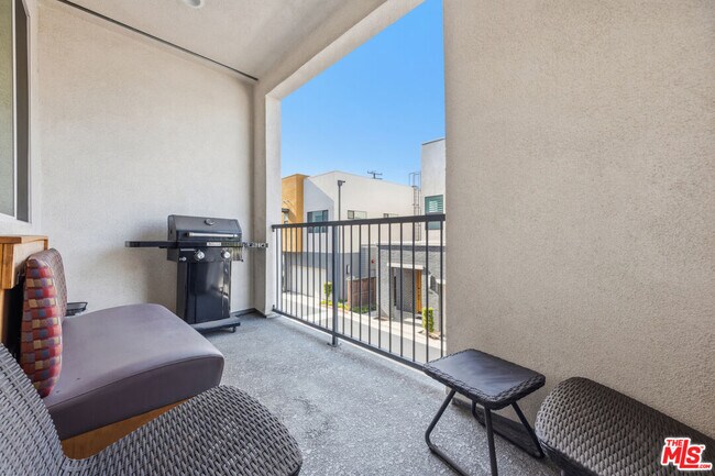 Building Photo - 9942 Artesia Blvd