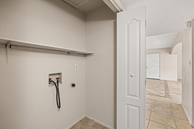 Building Photo - 1178 Calle Madera