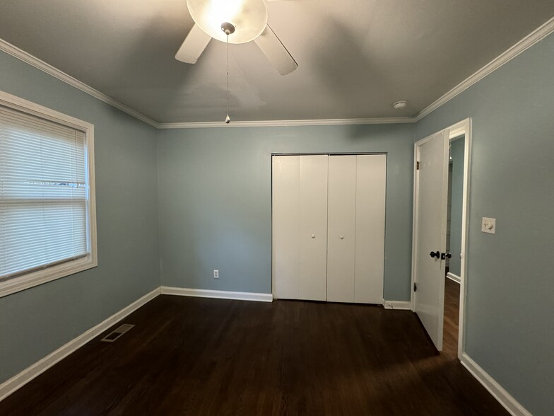 Building Photo - 3494 Maryvale Dr
