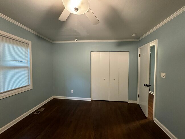 Building Photo - 3494 Maryvale Dr