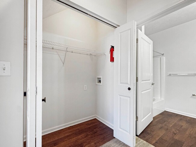 Building Photo - Grand Lakeside Escape: Spacious 3-Bedroom Retreat in Lakeshore Community