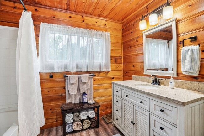 Building Photo - N3219 Cherry Rd