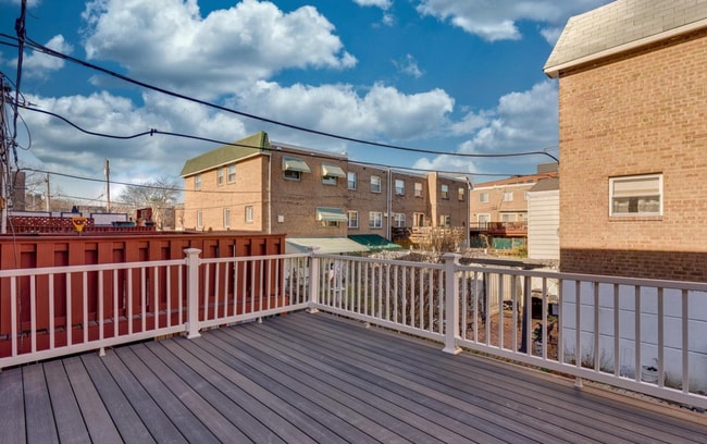 Building Photo - 2 Bedroom House Available With 2 car parking Northern Liberties