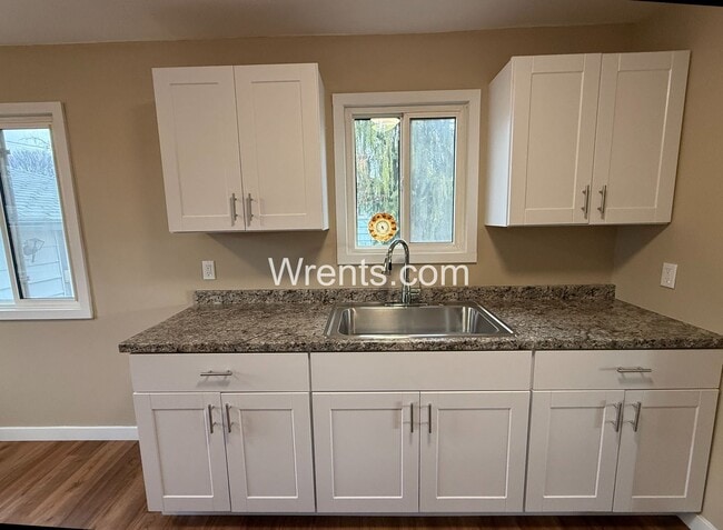 Building Photo - $500 Off Move in Special on Cute Three Bedroom Home