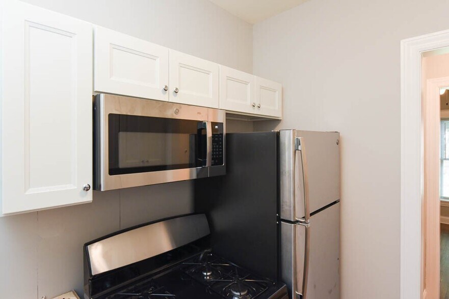 Building Photo - 4708 N Racine Ave
