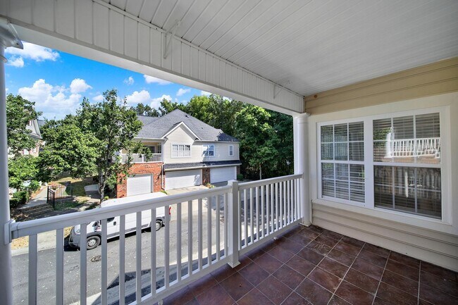 Building Photo - Lovely Two Bed Two Bath Townhome in Ballan...