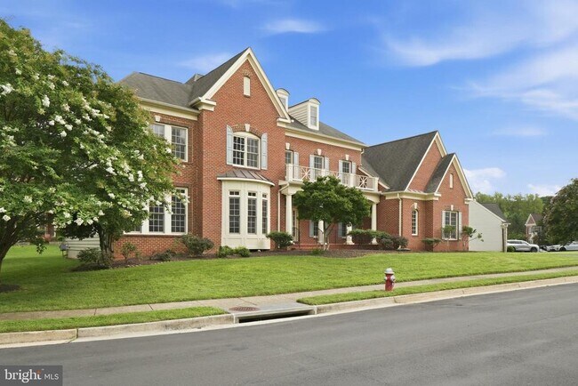 Building Photo - 5285 Meadow Estates Dr