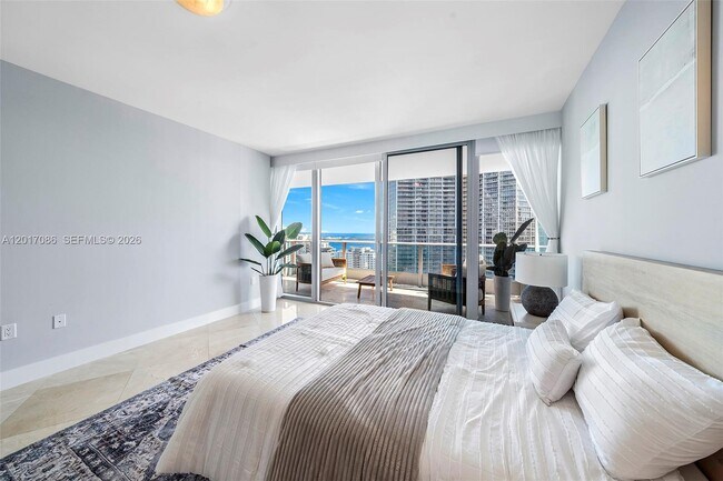 Building Photo - 200 Biscayne Blvd Way