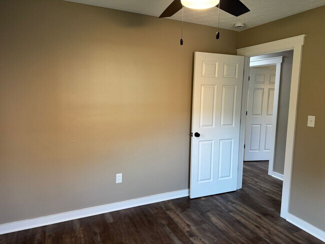 Building Photo - 516 Claremoor Ave