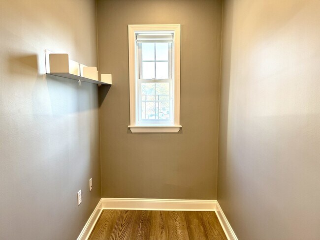 Building Photo - 27-29-29 Commonwealth Ave