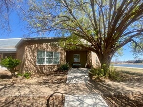 Building Photo - 2 Bed 2 Bath Town Home Available