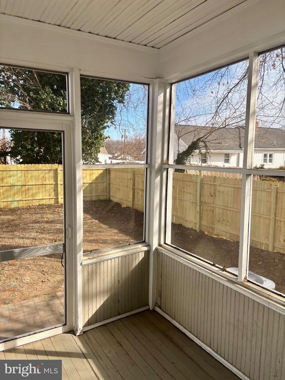 Building Photo - 2511 Charles St