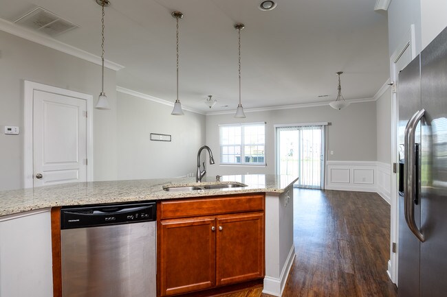 Large Island - 321 Halton Crossing Dr SW
