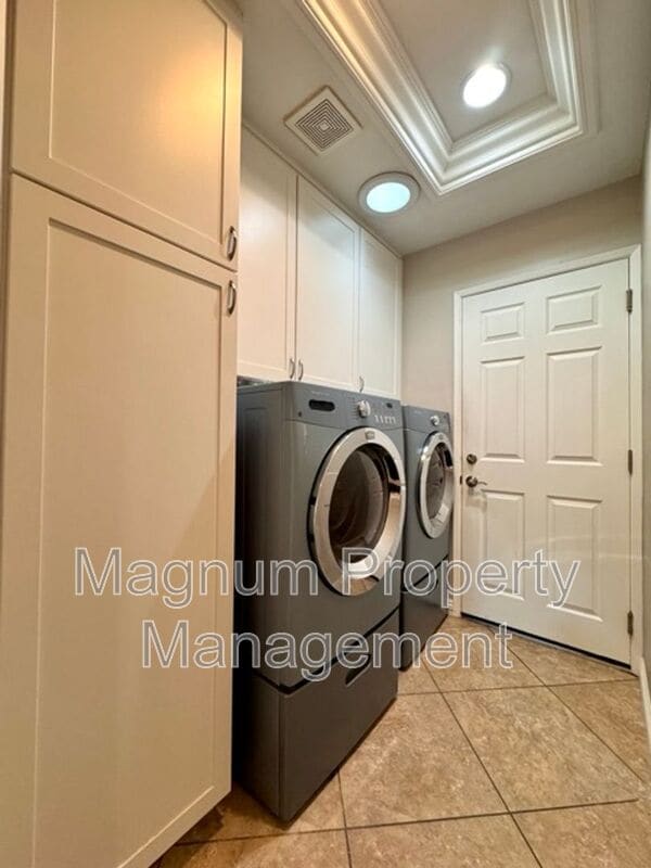 Building Photo - 25483 Blackthorne Dr